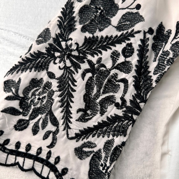 Black and white embroidered sleeves Tunic Blouse - Picture 8 of 11